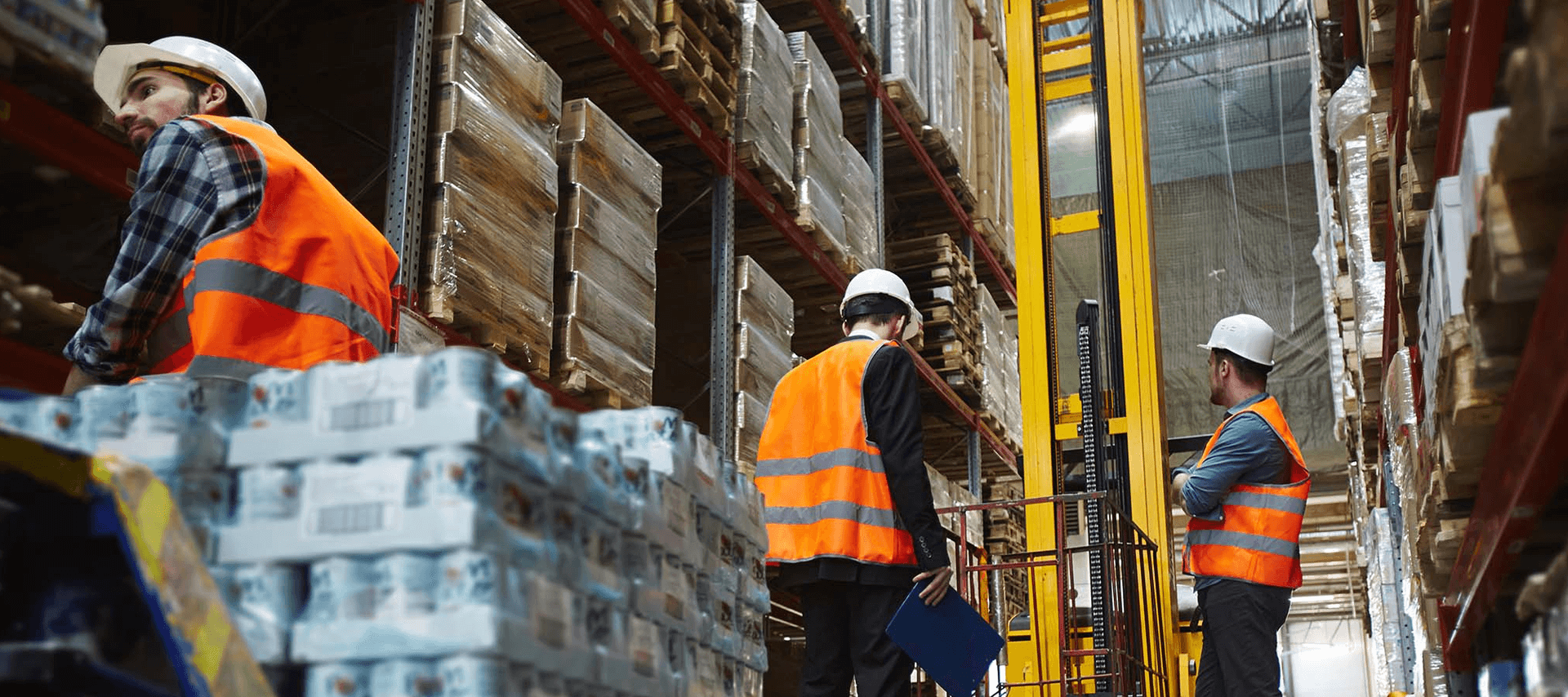 Certificados en ISO 45001, GMP, ISO 9001 e ISO 14001.